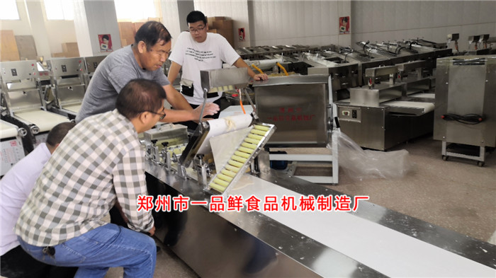 師傅講解設備操作 師傅講解設備操作