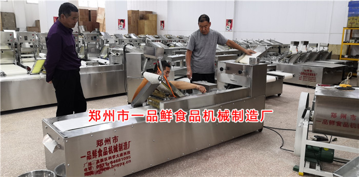 師傅講解設備操作要領 師傅講解設備操作要領