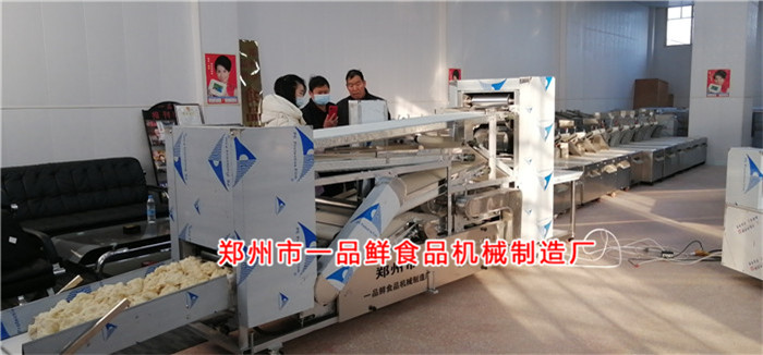 智能式揉壓機調試中 智能式揉壓機調試中