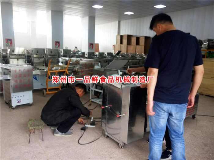 安徽客戶訂購燴面機開始調試