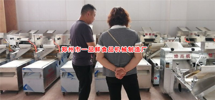 客戶在一品鮮設備展廳 客戶在一品鮮設備展廳