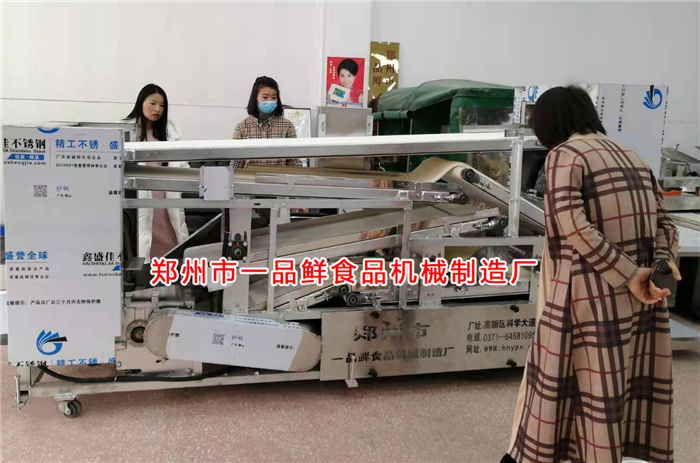 客服演示揉壓機生產操作 客服演示揉壓機生產操作