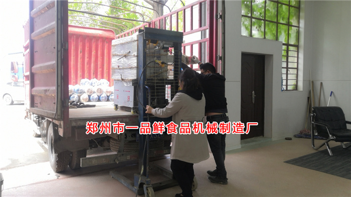 燴面機配套設(shè)備裝車 燴面機配套設(shè)備裝車