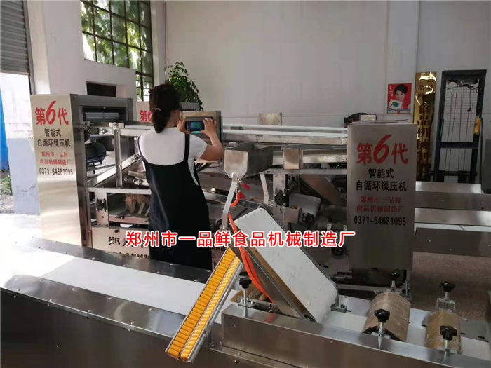 全自動自循環揉壓機調試中